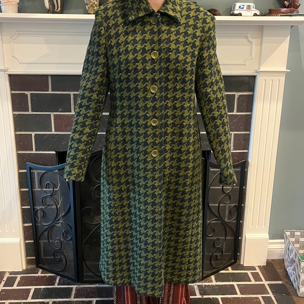 Oilily Houndstooth Wool/Carpet Coat 
42 or M-L - Picture 6 of 17
